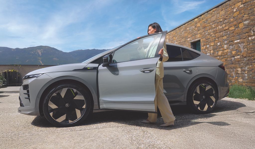 Enyaq RS giver dig kraftfuld 4x4-køreglæde. Og eksklusive designdetaljer. 