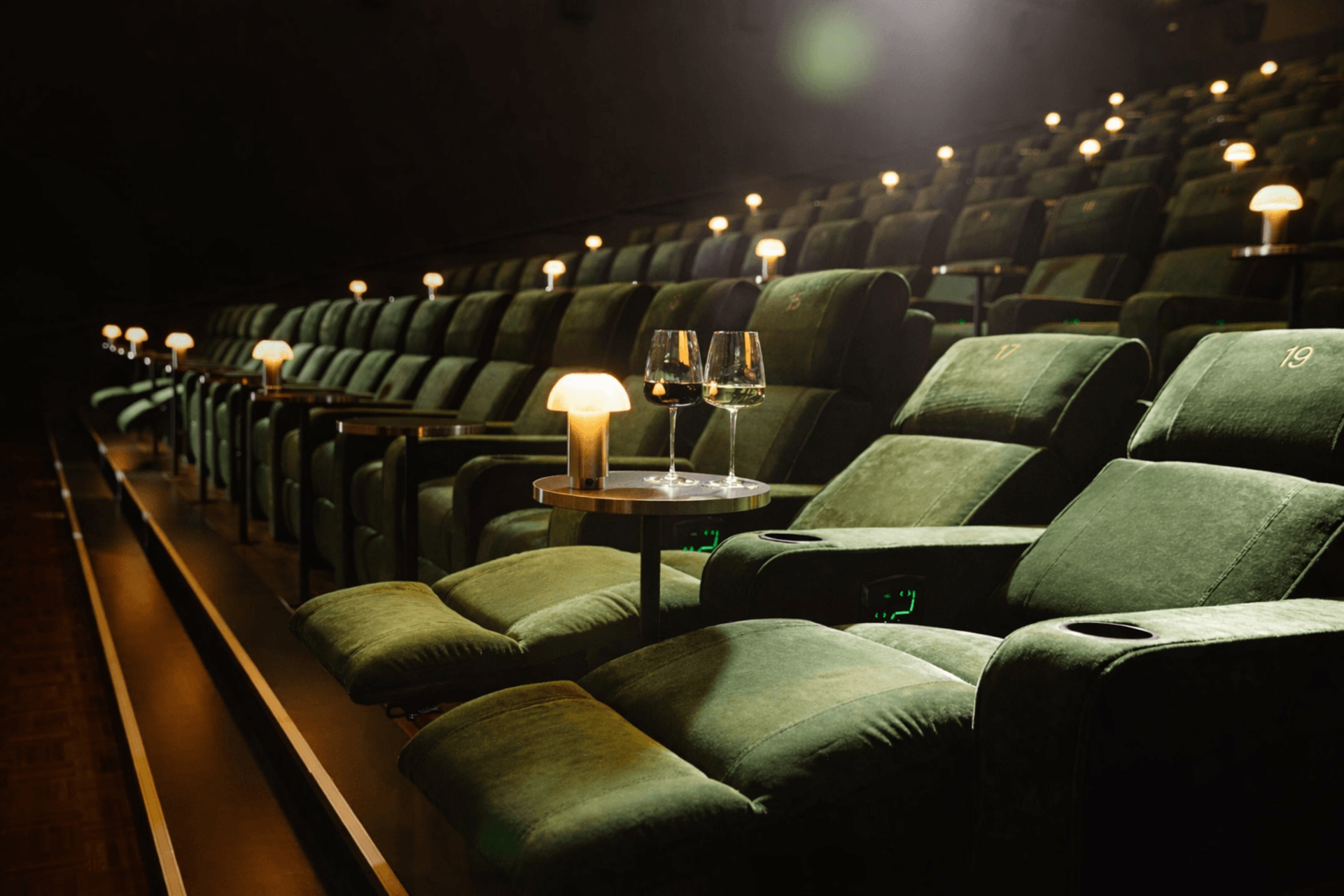 I biografen er alle nærværende