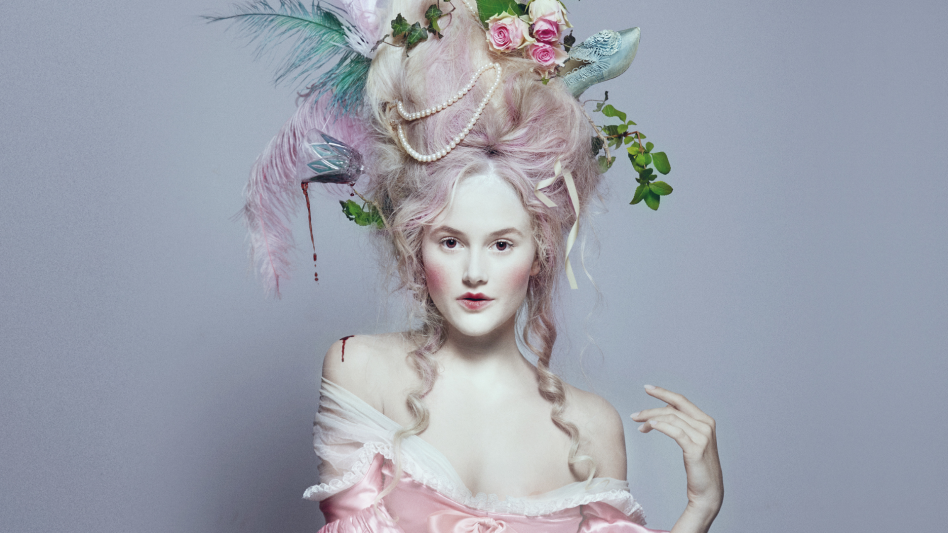 Bag komikken og kærlighedsfesten lurer magtmisbruget