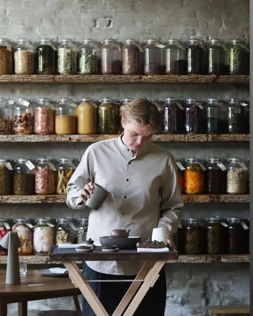 Magnus nørdede te i Japan – i dag er han et forbillede for sit fag