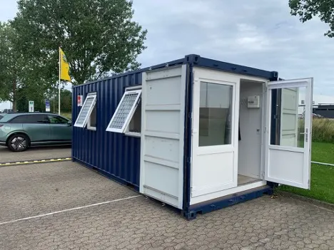 XPENG P7 parkeret foran skurvognen med vingedørene slået ud var godt til blikfang i de tidlige dage.