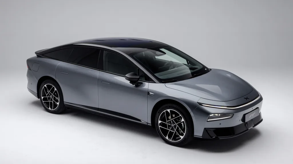 XPENG P7+ set skråt forfra