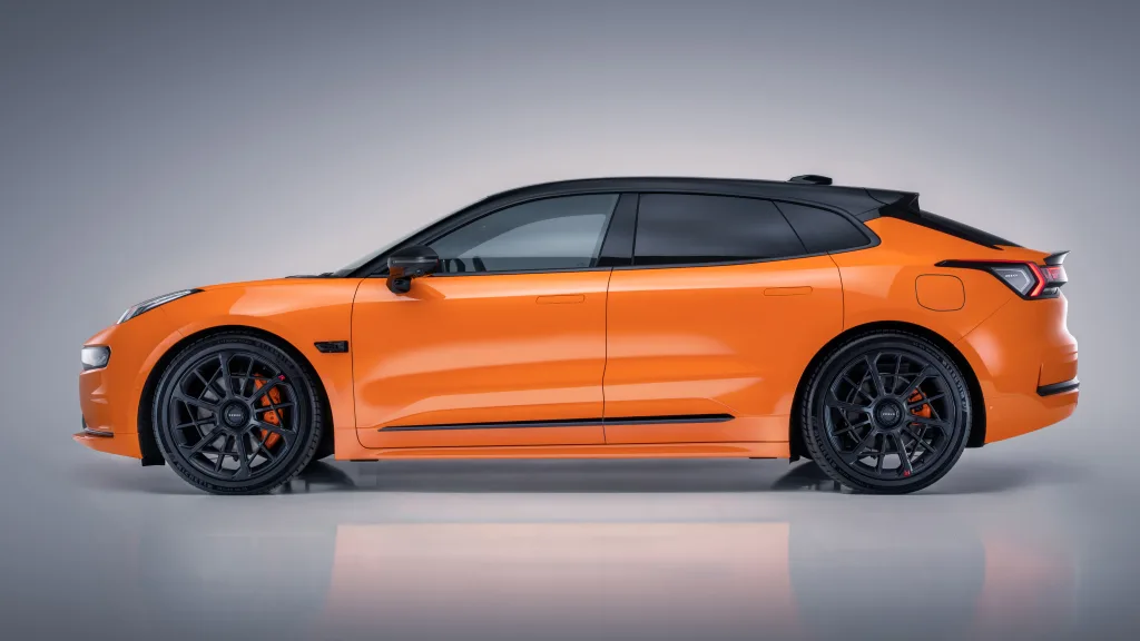 Zeekr_001_SportEdition_Orange_SIDE-WITH-REFLECTIONS